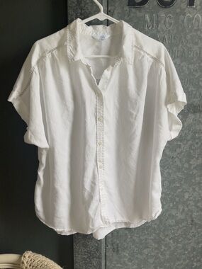 Time and Tru White Short-Sleeve Button-Up Blouse